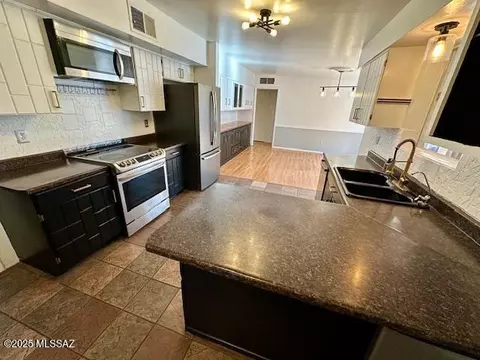 Kitchen - 202 E Bromley St, Tucson, AZ 85704 photo 2 of 4