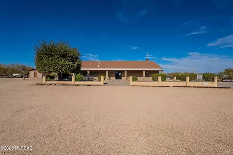 1100 W Calle Privada, Sahuarita, AZ 85629