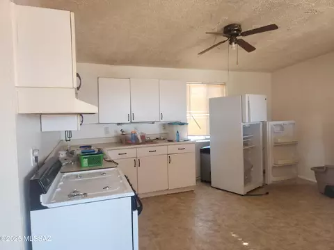 Kitchen - 112 E 1st St, Mammoth, AZ 85618 photo 1 of 2