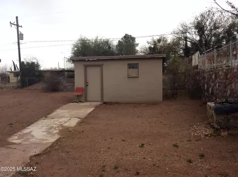 Exterior - 112 E 1st St, Mammoth, AZ 85618 photo 2 of 6