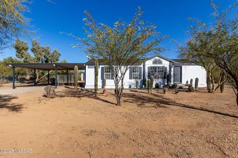 8392 W Connell Pl, Tucson, AZ 85735