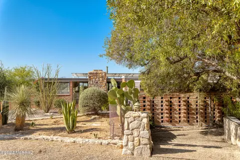 7185 N Thunderhead Dr, Tucson, AZ 85718