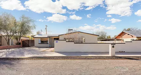 2602 E La Madera Dr, Tucson, AZ 85716