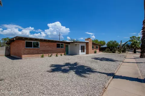 8901 E Cooper St, Tucson, AZ 85710