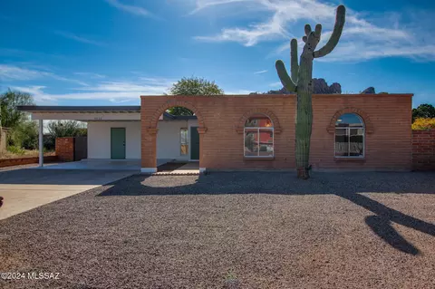 5520 S Holladay Pl, Tucson, AZ 85746