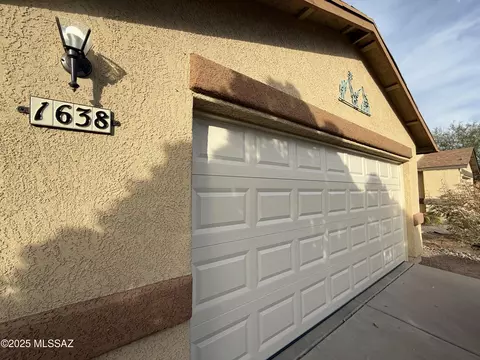Exterior - 1638 W Sauvignon Dr, Tucson, AZ 85746 photo 2 of 3