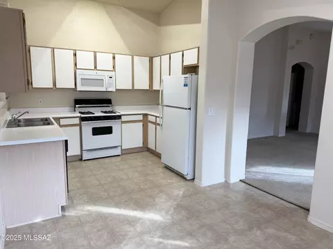 Kitchen - 1638 W Sauvignon Dr, Tucson, AZ 85746 photo 1 of 1