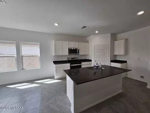 9792 E Gray Hawk Dr, Tucson, AZ 85730 photo 4