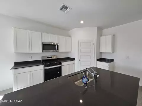9792 E Gray Hawk Dr, Tucson, AZ 85730 photo 5
