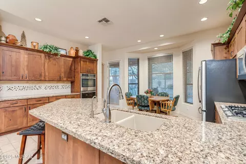 Kitchen - 175 E Silverstone Pl, Tucson, AZ 85737 photo 3 of 7