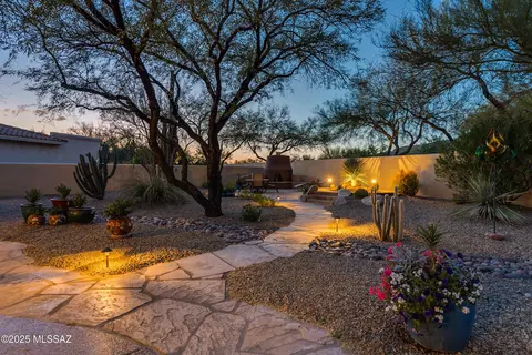Exterior - 175 E Silverstone Pl, Tucson, AZ 85737 photo 6 of 10