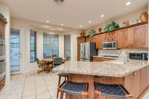 Kitchen - 175 E Silverstone Pl, Tucson, AZ 85737 photo 2 of 7