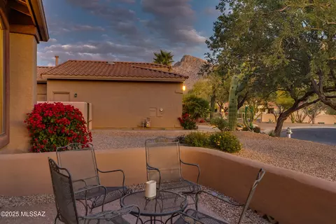 Exterior - 175 E Silverstone Pl, Tucson, AZ 85737 photo 3 of 10