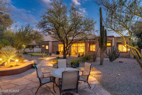 Exterior - 175 E Silverstone Pl, Tucson, AZ 85737 photo 8 of 10