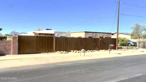 1549 N El Rio Dr, Tucson, AZ 85745