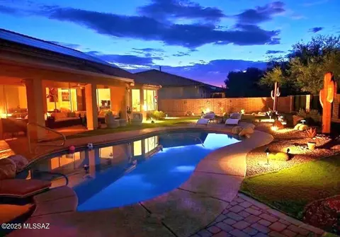 1875 E Wintergreen Dr, Green Valley, AZ 85614