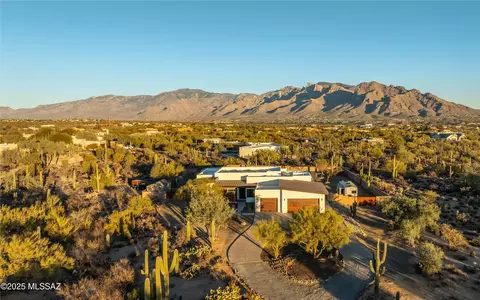 10120 N Camino Del Fierro, Tucson, AZ 85742
