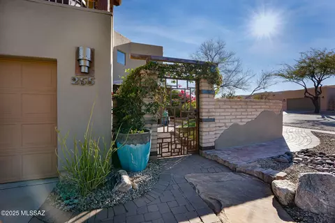 255 S Fresno Spring Way, Tucson, AZ 85748