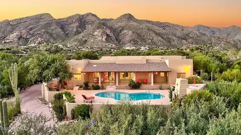 6621 N Los Leones Dr, Tucson, AZ 85718