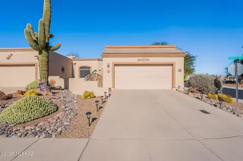 760 W Waterview Dr, Green Valley, AZ 85614