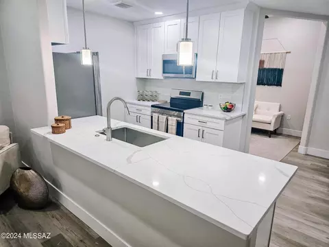 2030 E River Rd #104, Tucson, AZ 85718