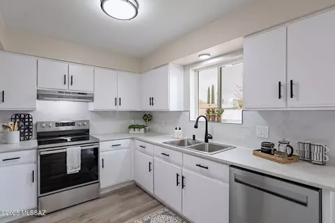 3751 E Drydock Pl, Tucson, AZ 85739 photo 2
