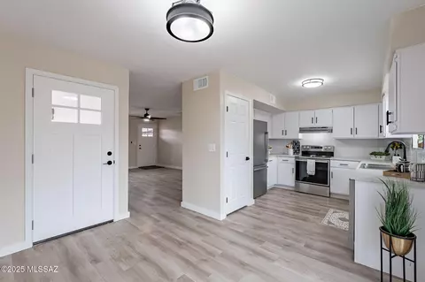 3751 E Drydock Pl, Tucson, AZ 85739 photo 3