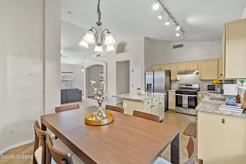60591 E Blackcrest Loop, Tucson, AZ 85739 photo 11