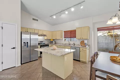 60591 E Blackcrest Loop, Tucson, AZ 85739 photo 8