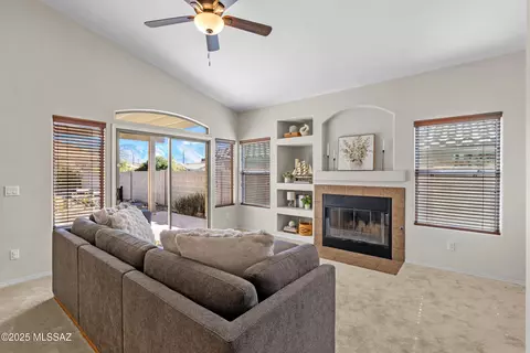 60591 E Blackcrest Loop, Tucson, AZ 85739 photo 3