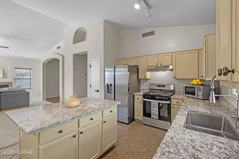 60591 E Blackcrest Loop, Tucson, AZ 85739 photo 12