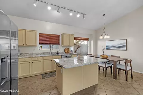60591 E Blackcrest Loop, Tucson, AZ 85739 photo 7