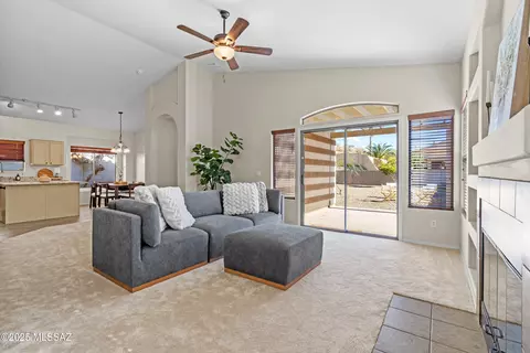 60591 E Blackcrest Loop, Tucson, AZ 85739 photo 2