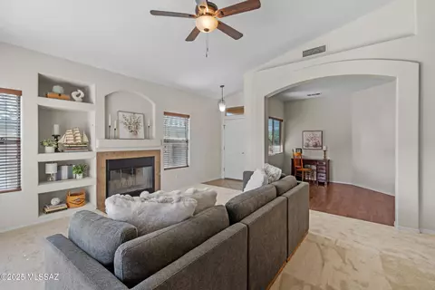 60591 E Blackcrest Loop, Tucson, AZ 85739 photo 4