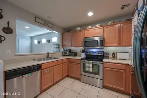 Kitchen - 5781 S Cedar Ridge Rd, Tucson, AZ 85747 photo 3 of 6