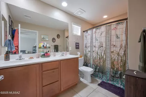 Bath - 5781 S Cedar Ridge Rd, Tucson, AZ 85747 photo 1 of 3