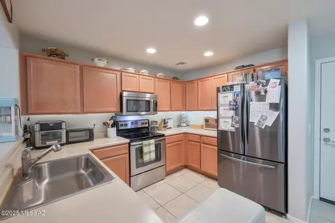 Kitchen - 5781 S Cedar Ridge Rd, Tucson, AZ 85747 photo 2 of 6
