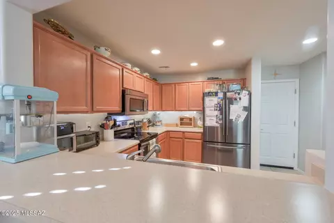 Kitchen - 5781 S Cedar Ridge Rd, Tucson, AZ 85747 photo 4 of 6