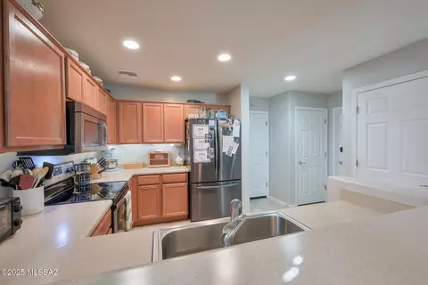 Kitchen - 5781 S Cedar Ridge Rd, Tucson, AZ 85747 photo 5 of 6