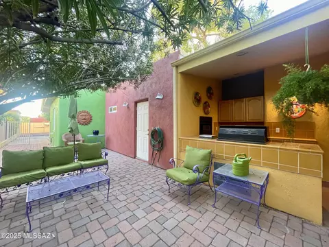 2310 E Hawthorne St, Tucson, AZ 85719