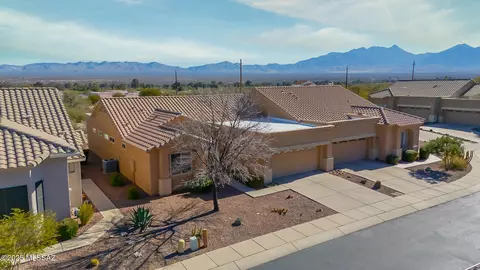 676 N Cedar Bend Ave, Green Valley, AZ 85614