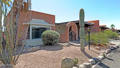 5460 N Arroyo Grande Cir, Tucson, AZ 85718