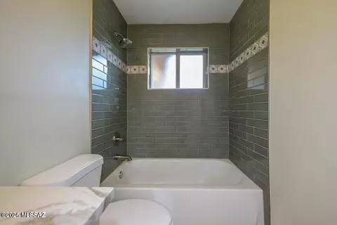 Bath - 814 E Mitchell Dr, Tucson, AZ 85719 photo 5 of 5