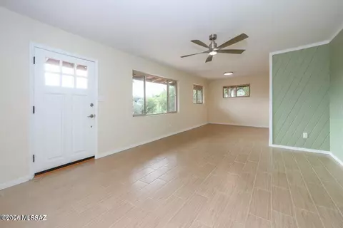 Living - 814 E Mitchell Dr, Tucson, AZ 85719 photo 6 of 7