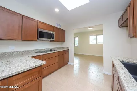 Kitchen - 814 E Mitchell Dr, Tucson, AZ 85719 photo 3 of 4