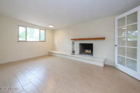 Living - 814 E Mitchell Dr, Tucson, AZ 85719 photo 4 of 7