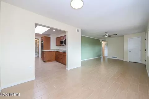 Living - 814 E Mitchell Dr, Tucson, AZ 85719 photo 2 of 7