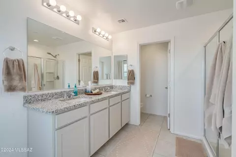 Bath - 11784 E Arabelle Dr, Vail, AZ 85641 photo 2 of 4