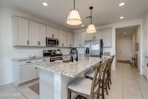 Kitchen - 11784 E Arabelle Dr, Vail, AZ 85641 photo 3 of 8