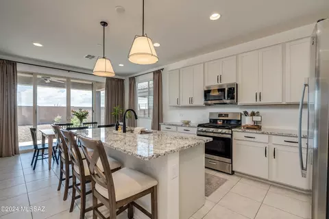 Kitchen - 11784 E Arabelle Dr, Vail, AZ 85641 photo 2 of 8